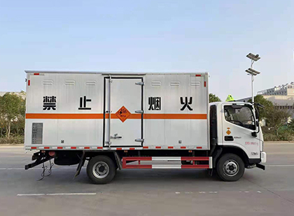乌审爆破器材运输车